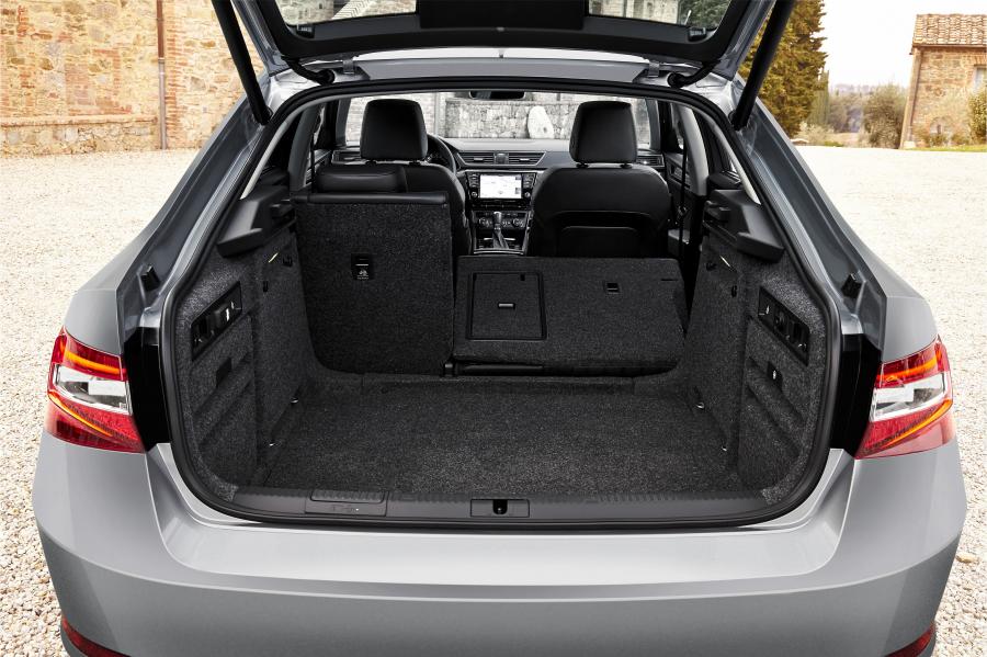  Skoda Superb 2015 года  (фото 22 из 27)
